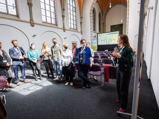 Eva Rahner vom PIK stellt LeibnizBiodiversität und die 10MustKnows2022 in zwei Postersessions vor